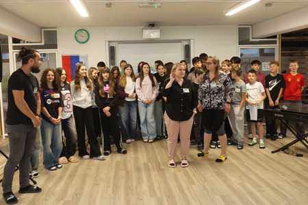 SPREJEM ČEŠKIH UČENCEV V OŠ CERKNICA 15 FOTO LJUBO VUKELIČ